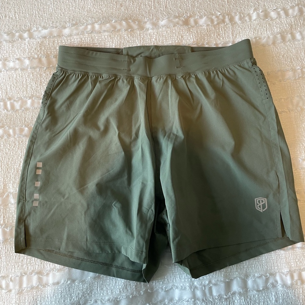 BORN PRIMITIVE MEN'S ENDURANCE SHORT W/ COMPRESSION.